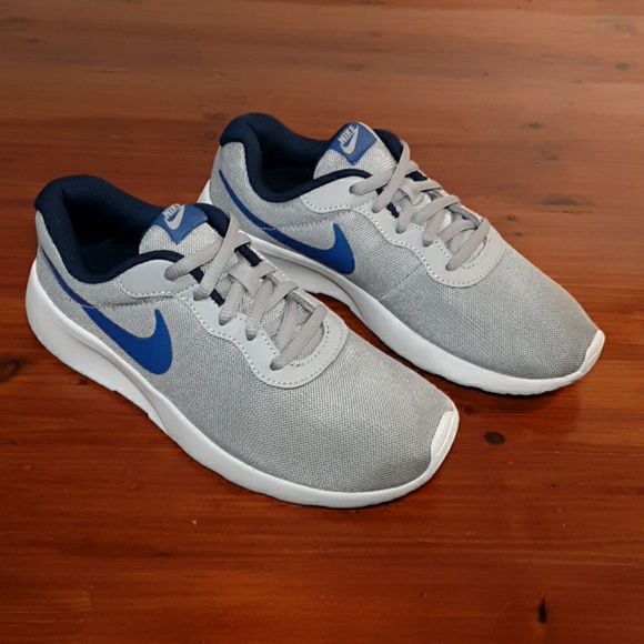 ***Sold***Nike Tanjun Running Sneaker Kids - Picture 2 of 8